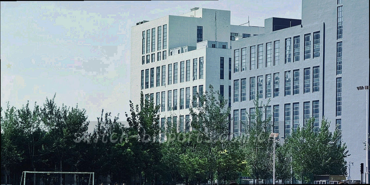 抽象科技线条与足球轮廓组成的更新动态封面
